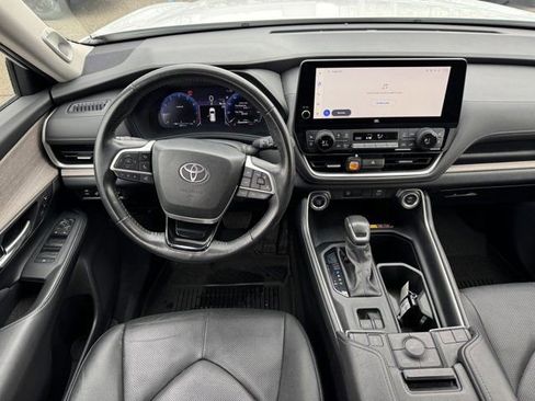Used 2024 Toyota Grand Highlander Limited image 14