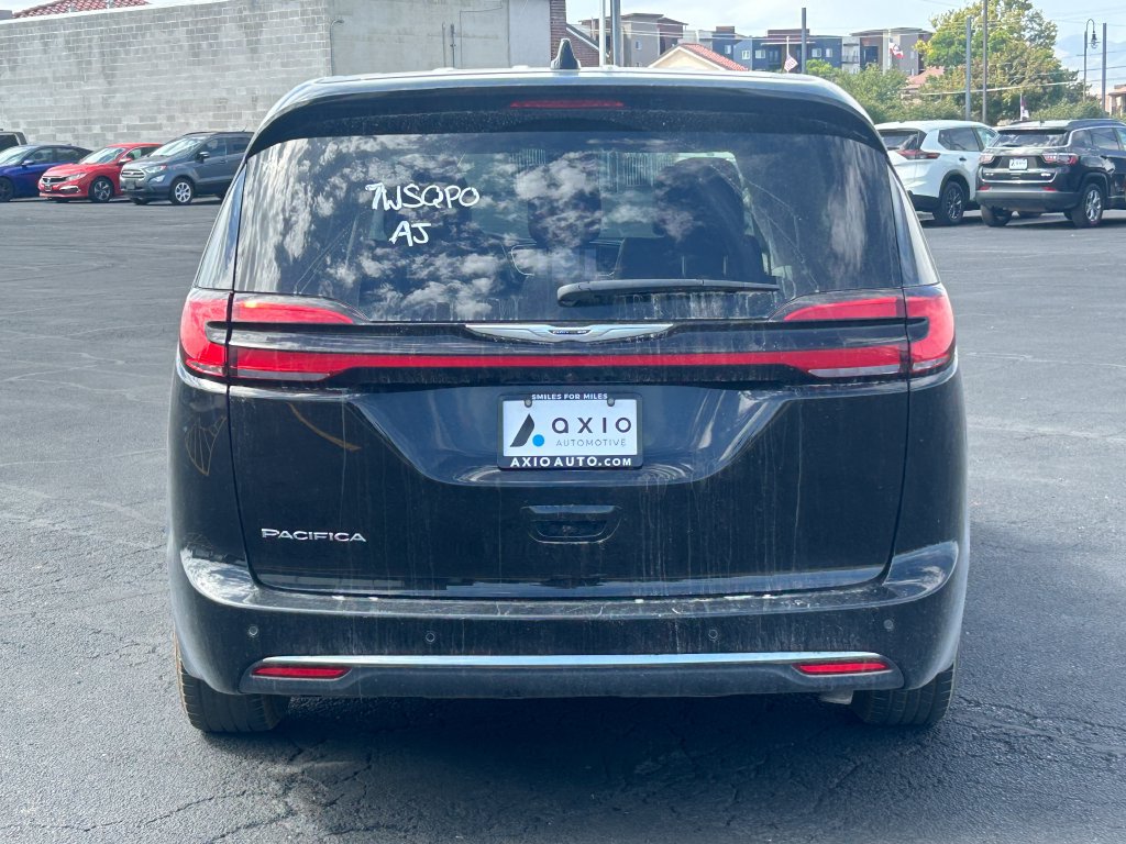 Used 2024 Chrysler Pacifica Touring-L FWD image 4