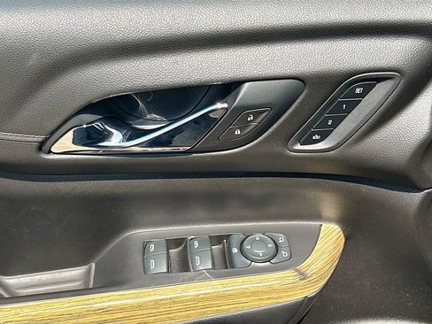 Used 2019 GMC Acadia Denali AWD/4WD image 18