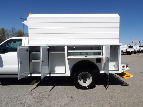 Used 2015 Ford F550 2WD Regular Cab Super Duty image 37