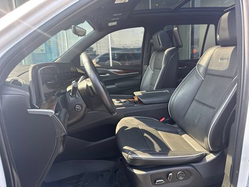 Used 2023 Cadillac Escalade Premium Luxury AWD/4WD image 24