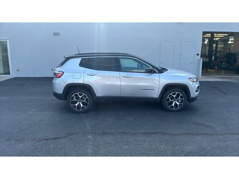 Used 2025 Jeep Compass Limited AWD/4WD image 7