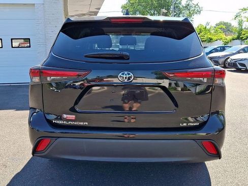 Used 2025 Toyota Highlander LE AWD/4WD image 5