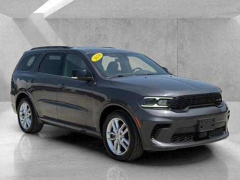Used 2024 Dodge Durango GT RWD image 3