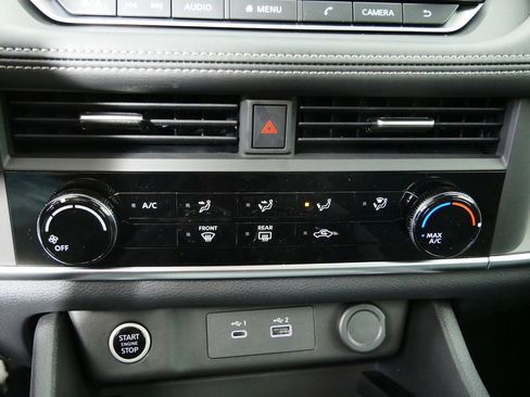 Used 2023 Nissan Rogue S image 26