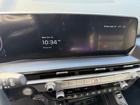 Used 2023 Kia Telluride S image 12