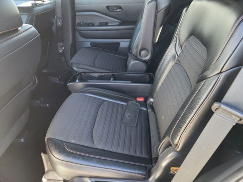 Used 2025 Nissan Pathfinder Rock Creek image 17