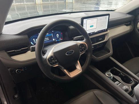 Used 2026 Ford Explorer Active w/ Active Comfort Package AWD/4WD image 4