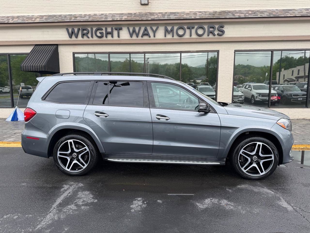 Used 2018 Mercedes-Benz GLS 550 4MATIC image 2