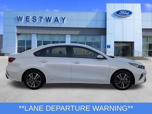 Used 2023 Kia Forte LXS image 2