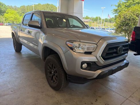 Used 2020 Toyota Tacoma SR5 RWD image 4