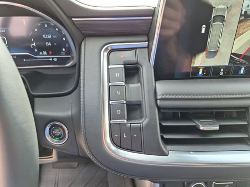 Used 2023 Chevrolet Tahoe Z71 w/ Luxury Package AWD/4WD image 31