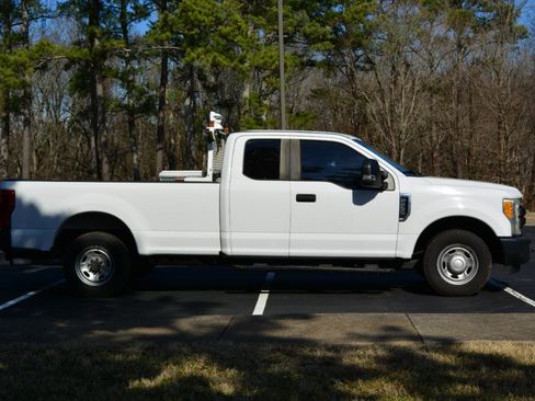 Used 2017 Ford F250 XL w/ Power Equipment Group image 4