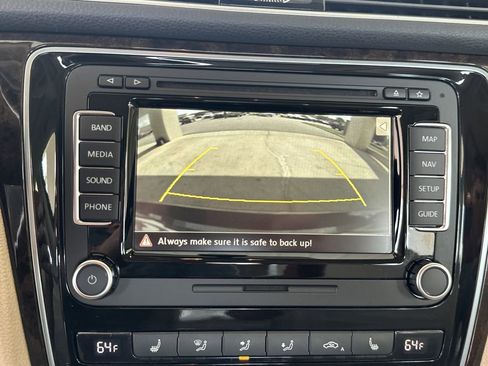 Used 2014 Volkswagen Passat TDI SEL Premium image 25