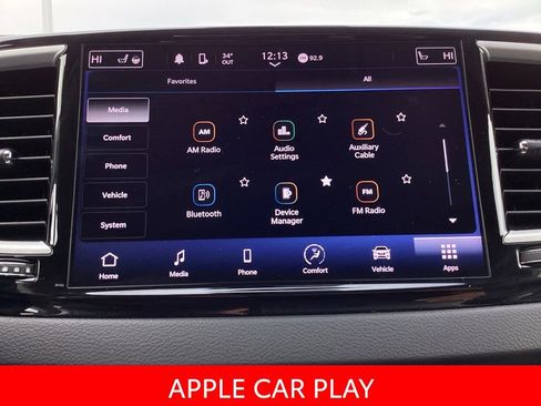 Used 2024 Chrysler Pacifica Touring-L image 3