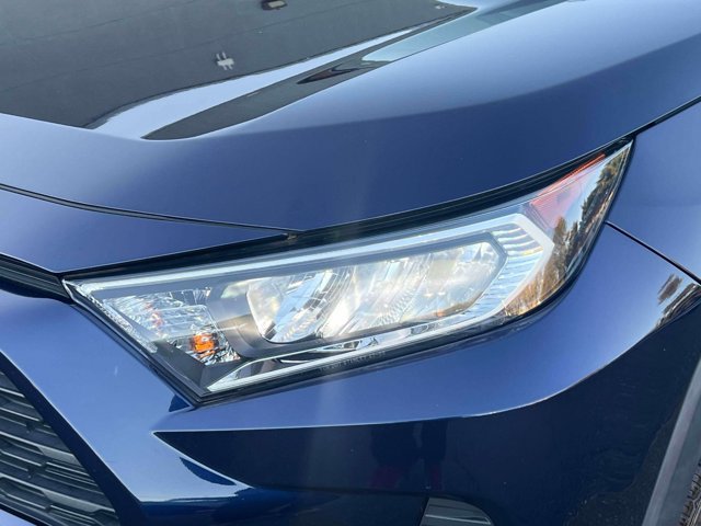 Used 2021 Toyota RAV4 XLE AWD/4WD image 12