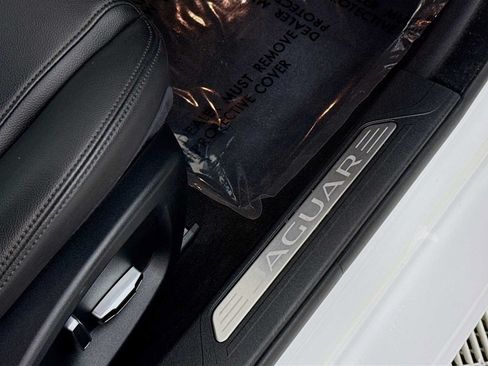 Used 2019 Jaguar XE Premium AWD/4WD image 32