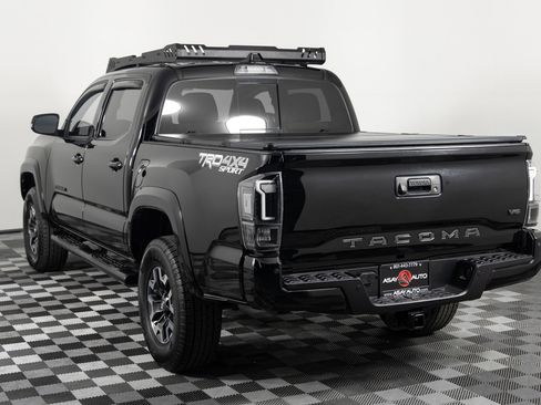 Used 2022 Toyota Tacoma TRD Sport w/ Technology Package image 5