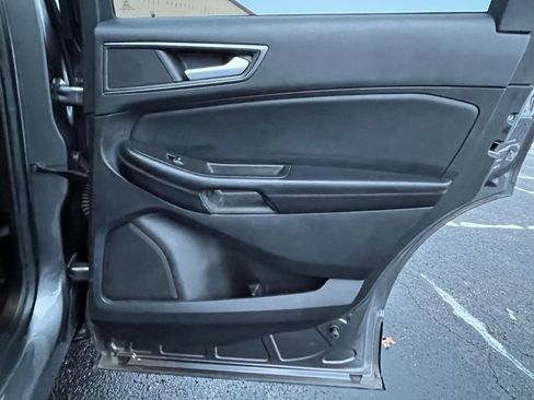 Used 2021 Ford Edge SE image 19