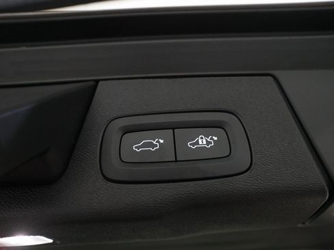 Used 2024 Volvo XC60 B5 Plus w/ Protection Package Premier image 15