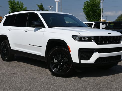 New 2026 Jeep Grand Cherokee L 2WD image 2