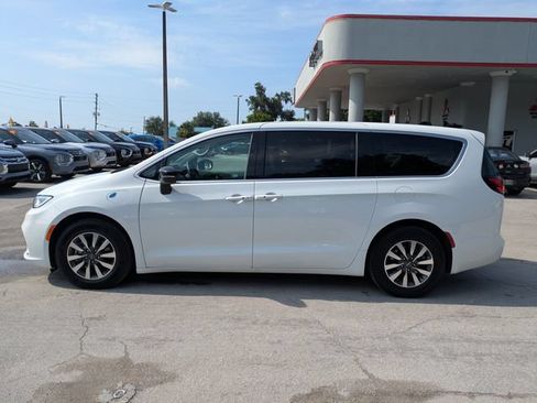 Used 2024 Chrysler Pacifica Limited FWD image 7