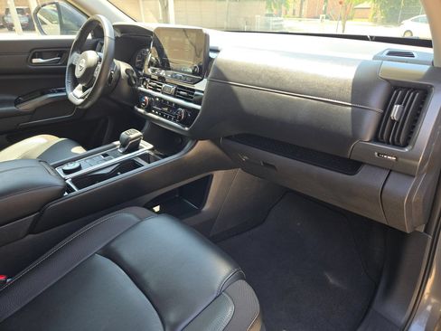Certified 2025 Nissan Pathfinder SL AWD/4WD image 28