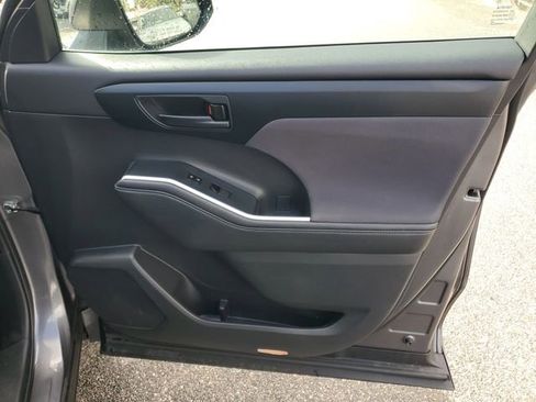 Used 2024 Toyota Highlander LE image 38