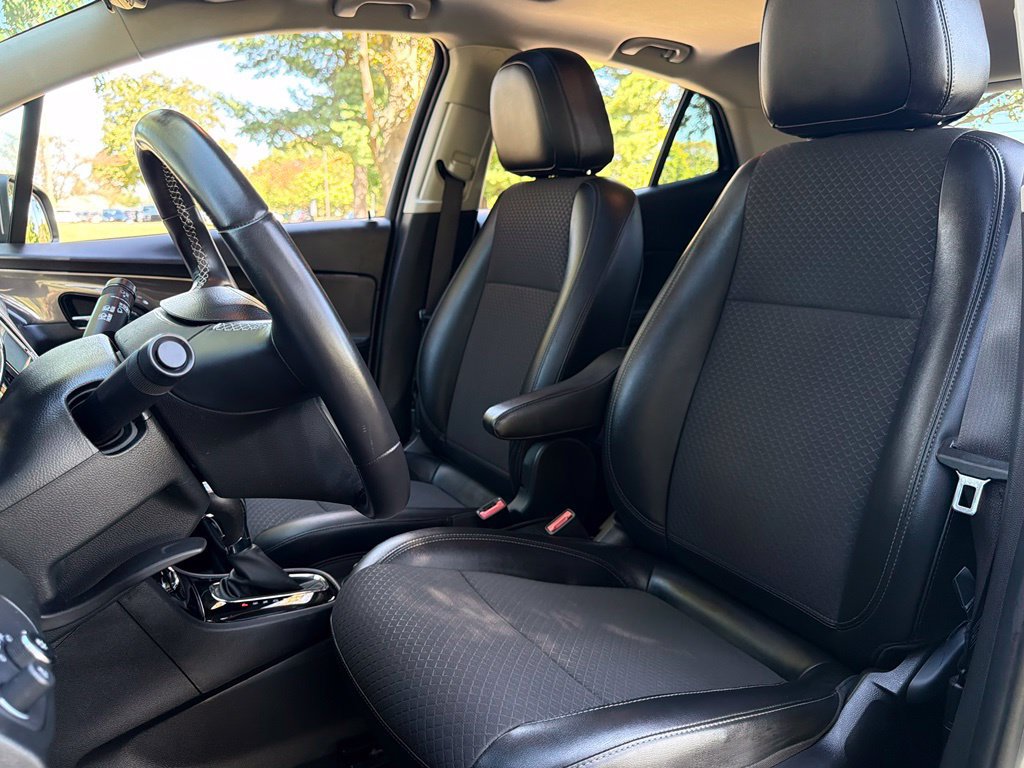 Used 2020 Buick Encore Preferred w/ LPO, Road Trip Package FWD image 23