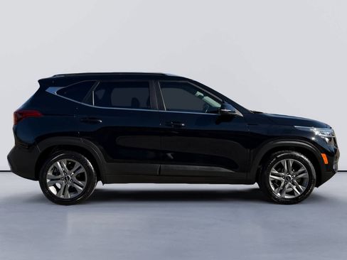 Used 2023 Kia Seltos S image 2