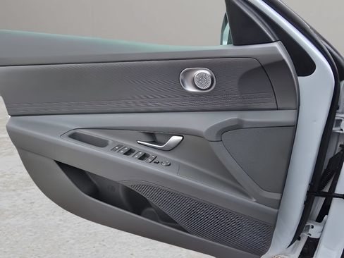 New 2026 Hyundai Elantra Hybrid FWD image 18