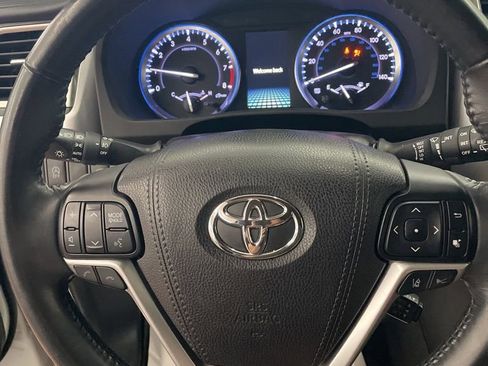 Used 2018 Toyota Highlander XLE image 10