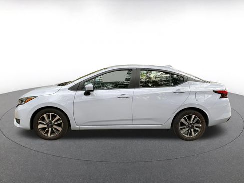 Used 2025 Nissan Versa SV image 4