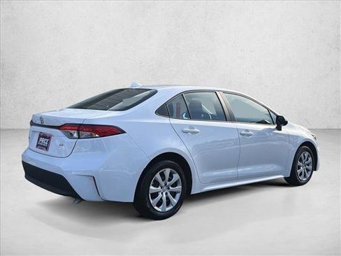 Used 2025 Toyota Corolla LE image 5