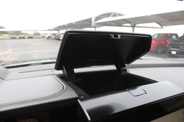 Used 2025 GMC Yukon Denali Ultimate w/ LPO, Floor Liner Package AWD/4WD image 38