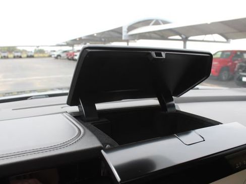 Used 2025 GMC Yukon Denali Ultimate w/ LPO, Floor Liner Package AWD/4WD image 38