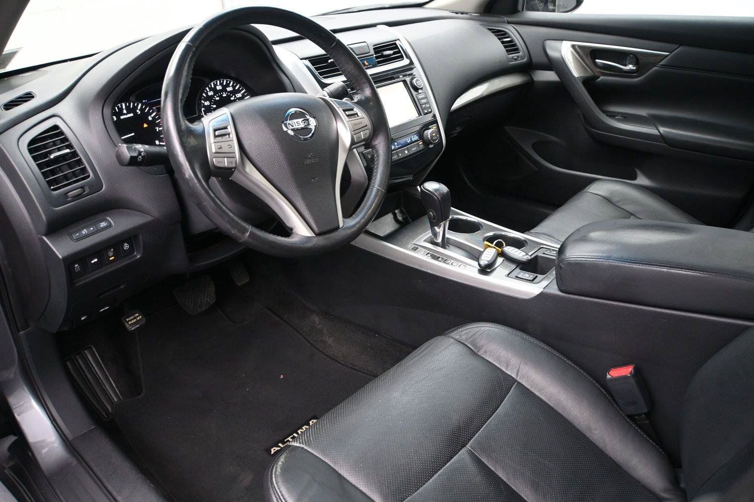 Used 2015 Nissan Altima 2.5 SL w/ Technology Package FWD image 2