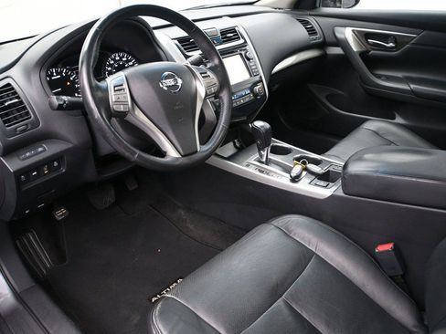 Used 2015 Nissan Altima 2.5 SL w/ Technology Package FWD image 2