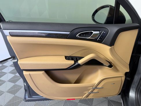 Used 2016 Porsche Cayenne AWD/4WD image 22