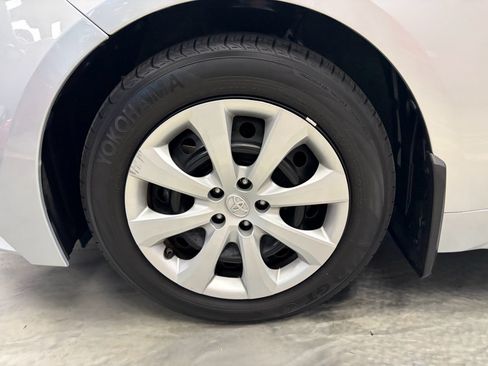 Used 2022 Toyota Corolla LE FWD image 19
