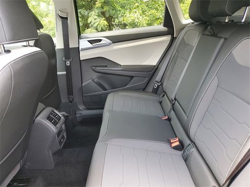New 2025 Volkswagen Taos SE image 10