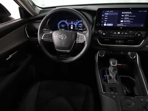 Used 2024 Toyota Grand Highlander Limited image 19