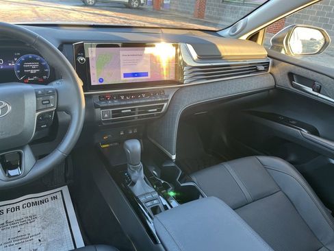 Used 2025 Toyota Camry XLE image 34