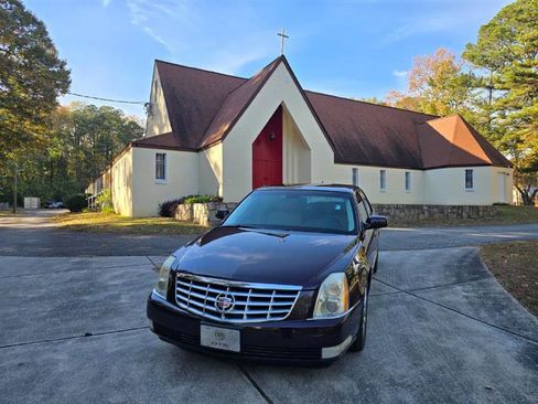 Used 2008 Cadillac DTS Luxury II image 2