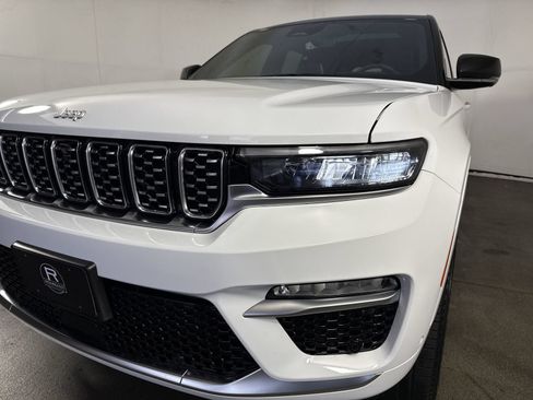 Used 2024 Jeep Grand Cherokee Summit w/ Luxury Tech Group V AWD/4WD image 28