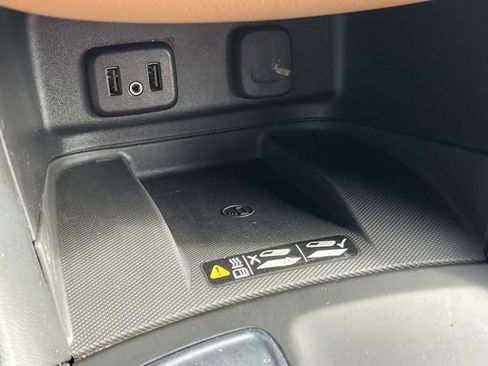 Used 2018 Chevrolet Equinox Premier FWD image 32