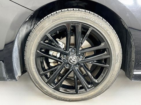Used 2025 Toyota Camry SE FWD image 11