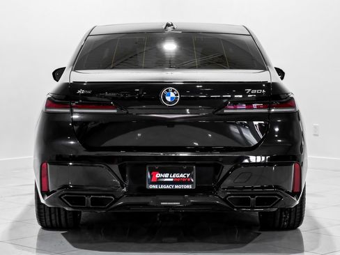 Used 2025 BMW 760i xDrive image 8
