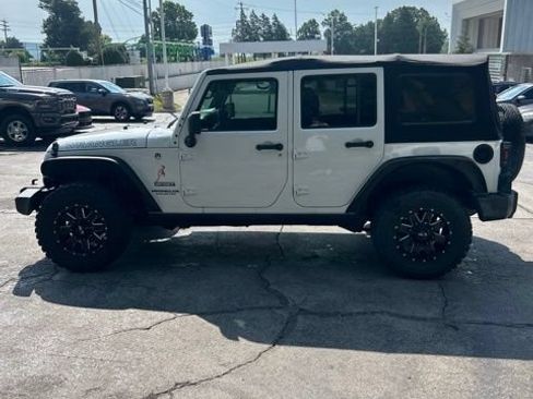Used 2017 Jeep Wrangler Unlimited Sport w/ Connectivity Group AWD/4WD image 11