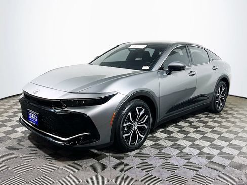 Certified 2025 Toyota Crown AWD/4WD image 3